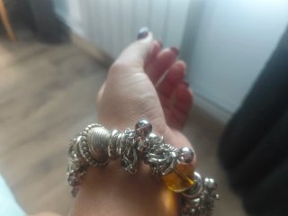 Pulsera con abalorios y cadenas