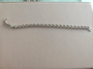 Pulsera plateada con brillantes
