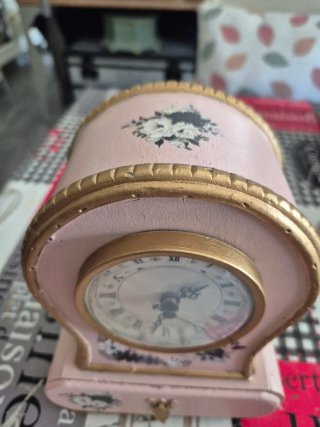 Reloj y joyero vintage dorado y rosa