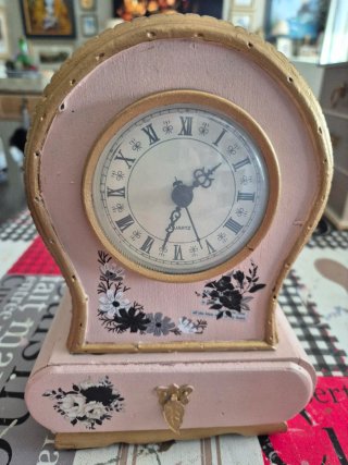 Reloj y joyero vintage dorado y rosa