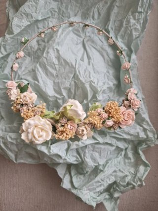 Corona comunión flores silvestres niña