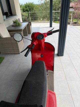 Vespa Piaggio Roja Scooter