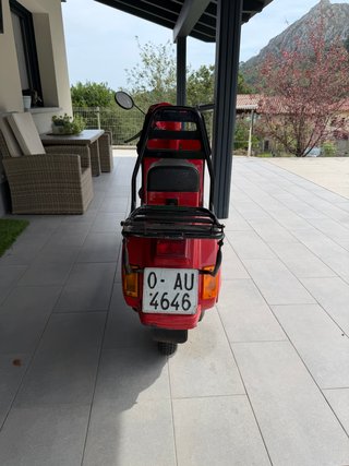 Vespa Piaggio Roja Scooter