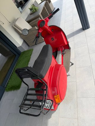 Vespa Piaggio Roja Scooter