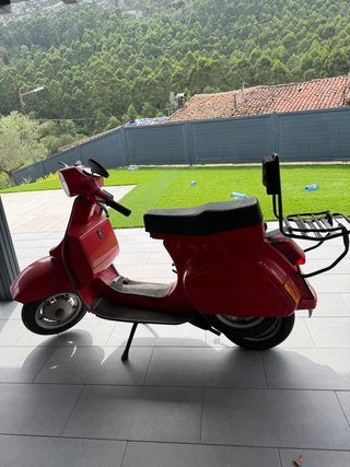 Vespa Piaggio Roja Scooter