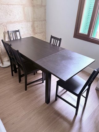 Mesa de comedor de madera+ 6 sillas con cojin