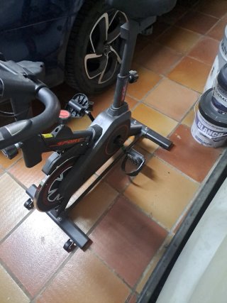Bicicleta Spinning Negra y Roja