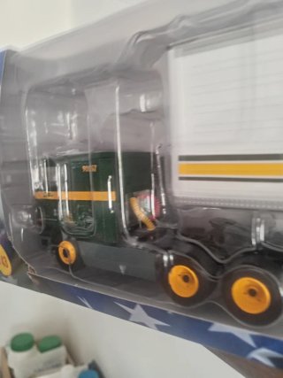 Camion International Eagle 9800 Scala 1:43