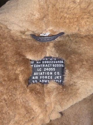 Cazadora de cuero estilo aviador