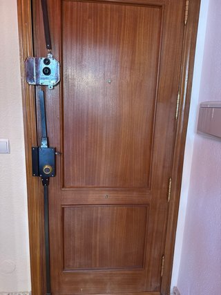 Puerta madera blindada entrada