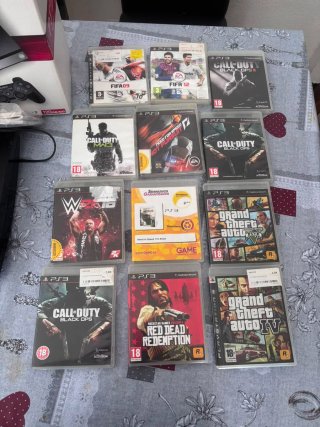 Xbox One y PS3 con mandos y juegos