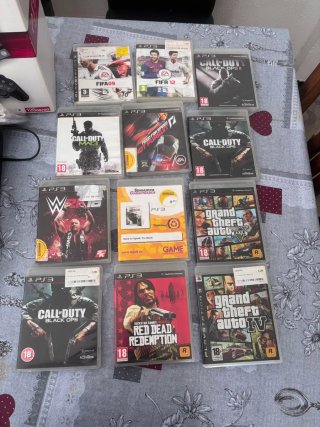 Xbox One y PS3 con mandos y juegos