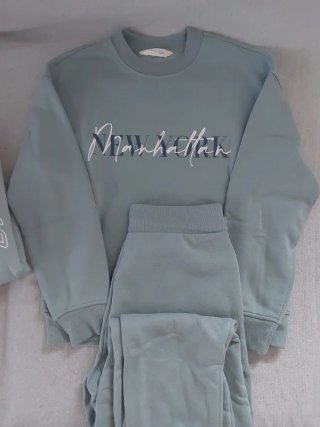 Conjunto chándal y sudadera verde