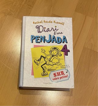 5 libros de la saga“diari d’una penjada”en catalan