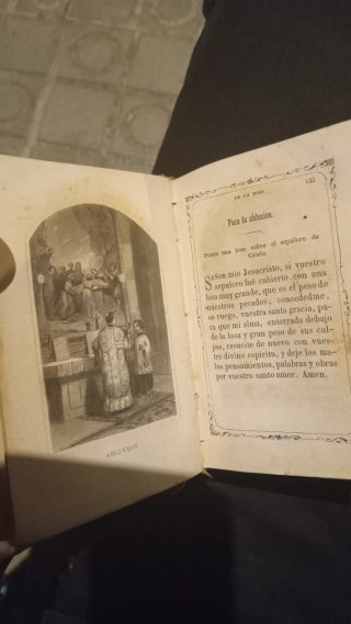 Libro antiguo religioso