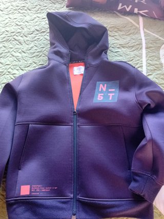 Varias Chaquetas con capucha y forro polar