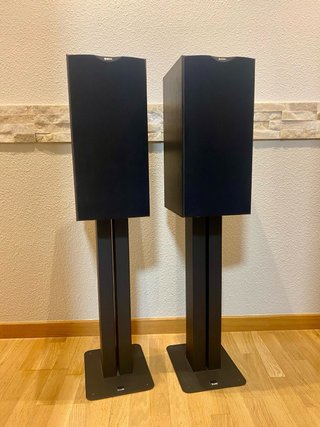 Altavoces B&W DM602S2. Soportes aparte.