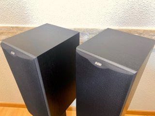Altavoces B&W DM602S2. Soportes aparte.