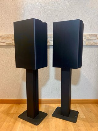 Altavoces B&W DM602S2. Soportes aparte.