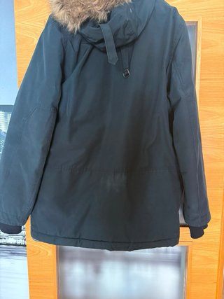 Abrigo Gap Negro con Capucha y Pelo