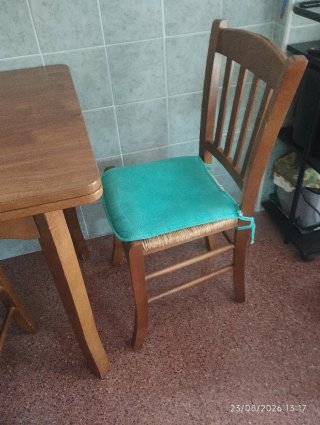 Mesa de cocina madera de haya, con 4 sillas y 2 t.