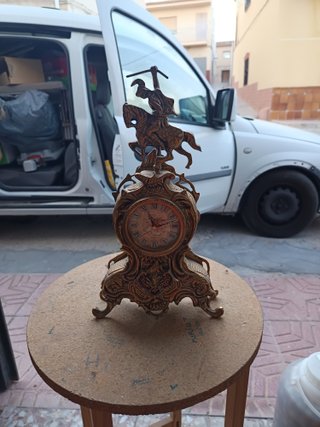 Reloj de sobremesa antiguo de bronce