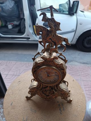 Reloj de sobremesa antiguo de bronce