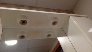 Mueble de baño con focos, espejo y almacenaje