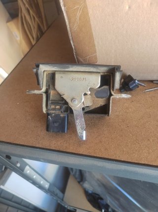 Cerradura maletero seat León mk2