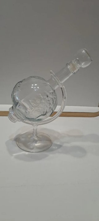 Caraffa in vetro a forma di globo