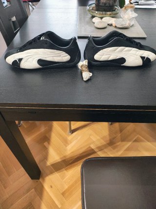 Zapatillas nuevas Puma Negras y Blancas Talla 42
