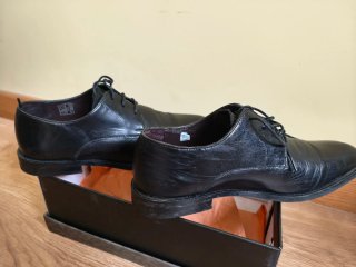 Zapatos de piel para traje de El Corte Inglés.