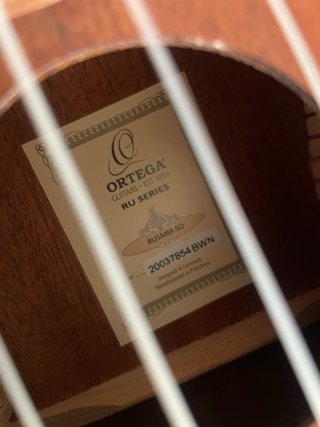 Ukelele Ortega RU5MM con funda y afinador Jorge