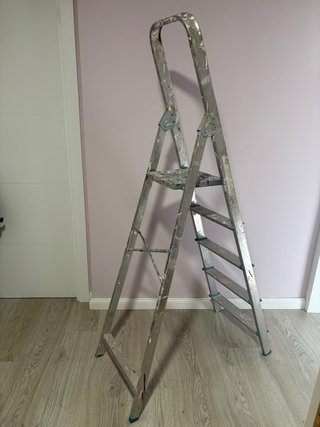Escalera plegable de aluminio