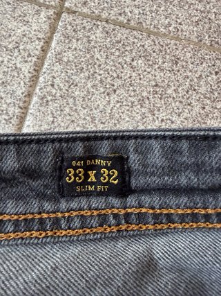 Pantalones vaqueros grises