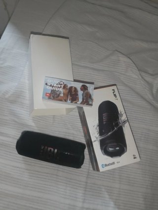 Altavoz JBL Flip 7 Negro - 2 meses de uso