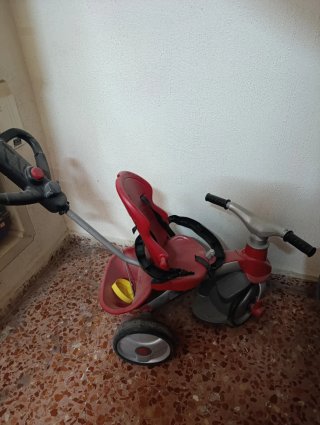 Lote de bicicletas y triciclo
