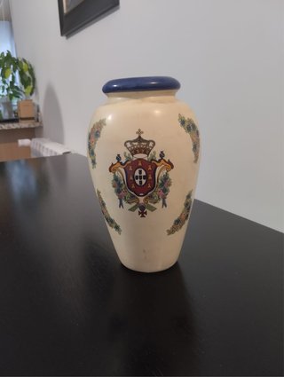 Vaso decorativo com brasão