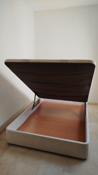Canapé tapizado en tela 135 cm
