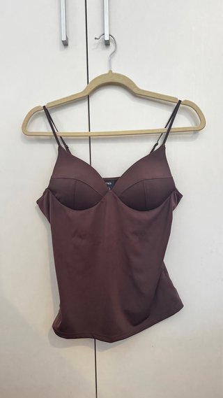 Top marrón escote corazón con copas