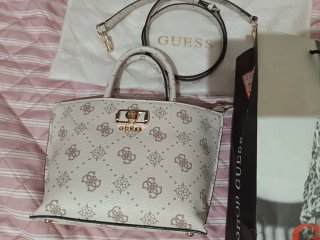 Bolso Guess Beige y Dorado