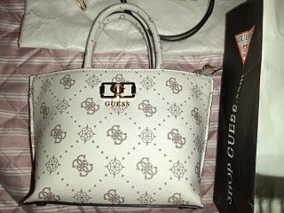 Bolso Guess Beige y Dorado