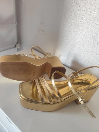 Sandalias doradas plataforma 8cm