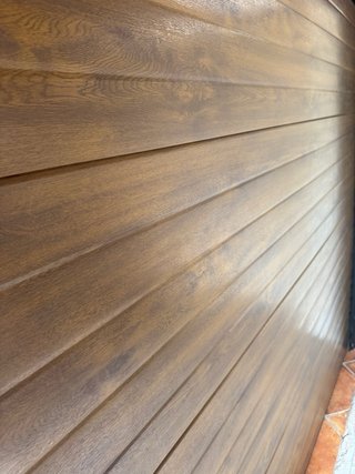Puerta de garaje automática con motor