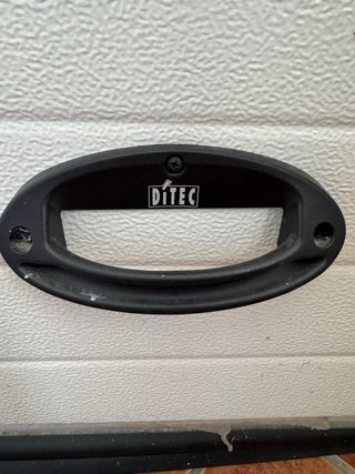 Puerta de garaje automática con motor