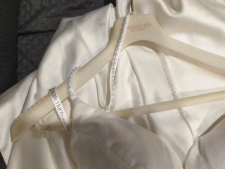 Vestido de Novia Blanco con Cola y Velo