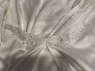 Vestido de Novia Blanco con Cola y Velo