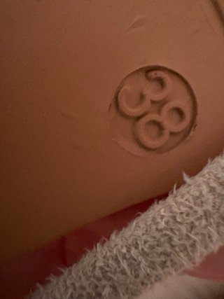 Sandalias beige con tiras y volantes