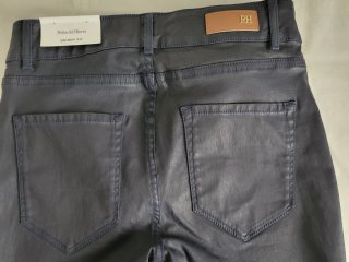 Pantalón pitillo azul marino Pedro del Hierro.