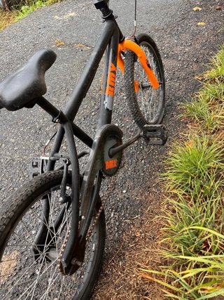 Bicicleta BMX Negra y Naranja